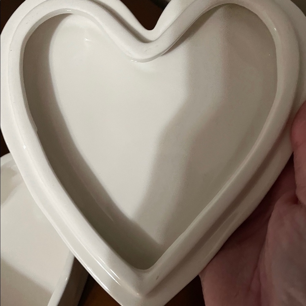 Rae Dunn “LOVE” trinket heart box - Picture 4 of 4